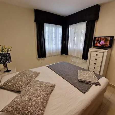 2 Bedrooms With Ocean View Apartment *